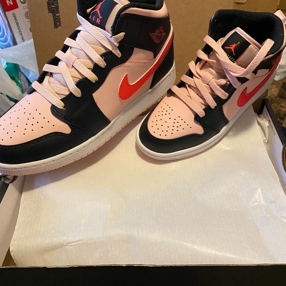 Big kids Air Jordan 1 Mid (GS) - Picture 2 of 3